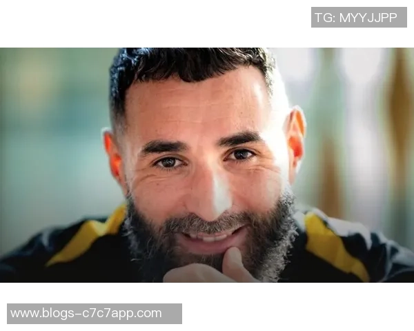 本泽马的传奇之路：从天才少年到世界足球巨星的蜕变与辉煌